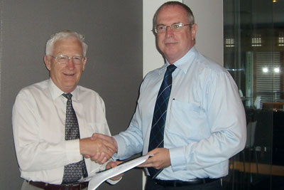 President of the Australian Geoscience Council, Dr Trevor Powell, and Chief Executive of Queensland Events Corporation, Mr Michael Denton, shake hands after signing the contract in Brisbane on Thursday 3 April 2008.