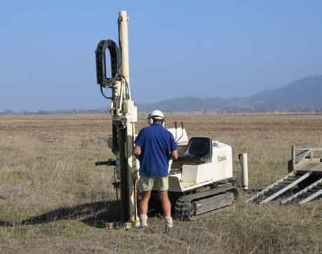  Image of a Geoprobe percussion corer (Qld DNRM) operating on the Fitzroy River floodplain downstream from Rockhampton. 