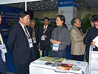 Visitors to Australian Government Geoscience Group during the trade show at China Mining 2006