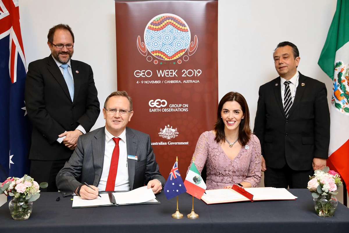 Mexico’s National Institute of Statistics and Geography’s Ms Paloma Merodio and Geoscience Australia’s CEO Dr James Johnson signed a Memorandum of Understanding to build on existing collaboration.