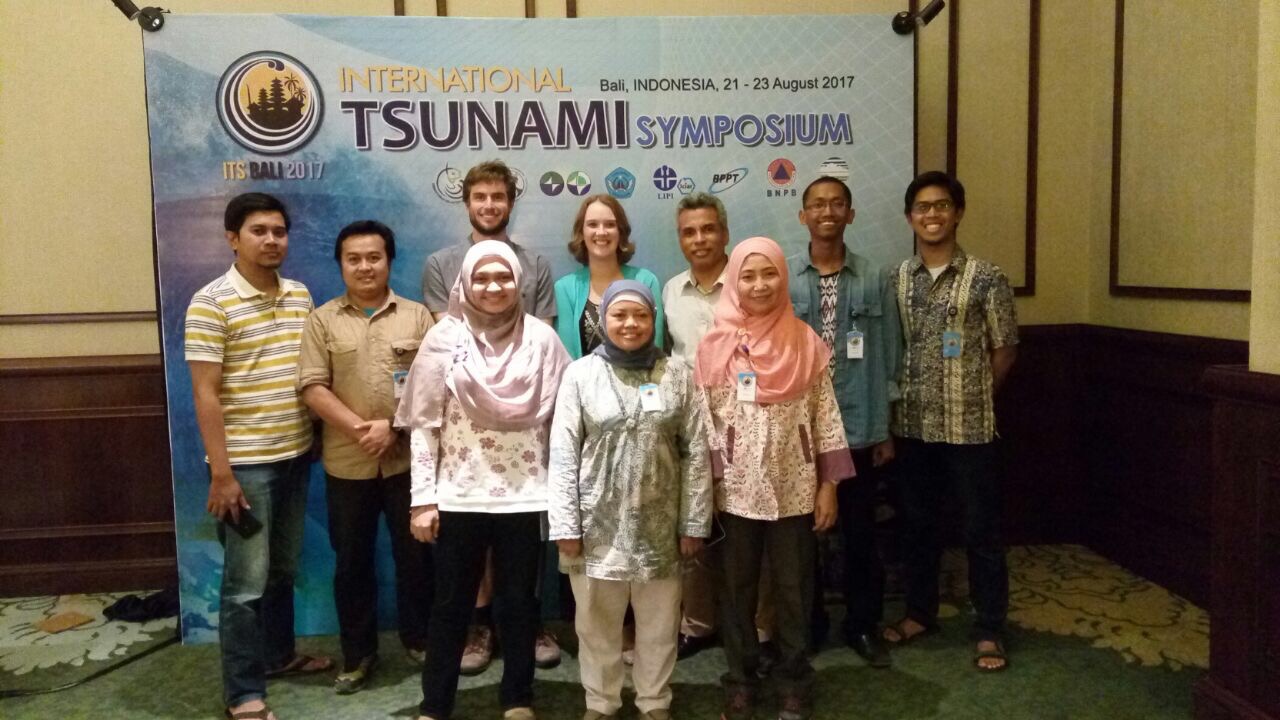 A group photo of Australian and Indonesian hazards experts at the International Tsunami Symposium held in Bali in August 2017