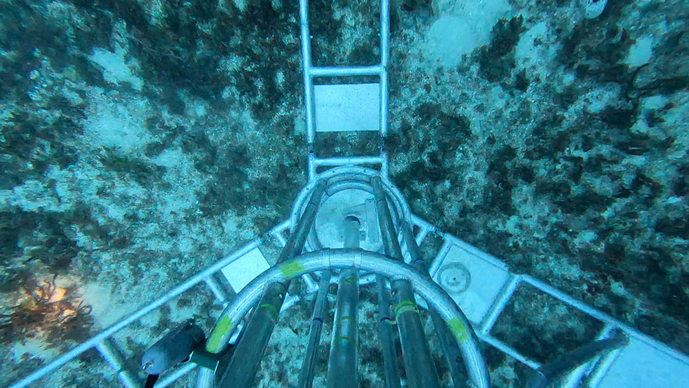 The vibrocoring system in action under the water