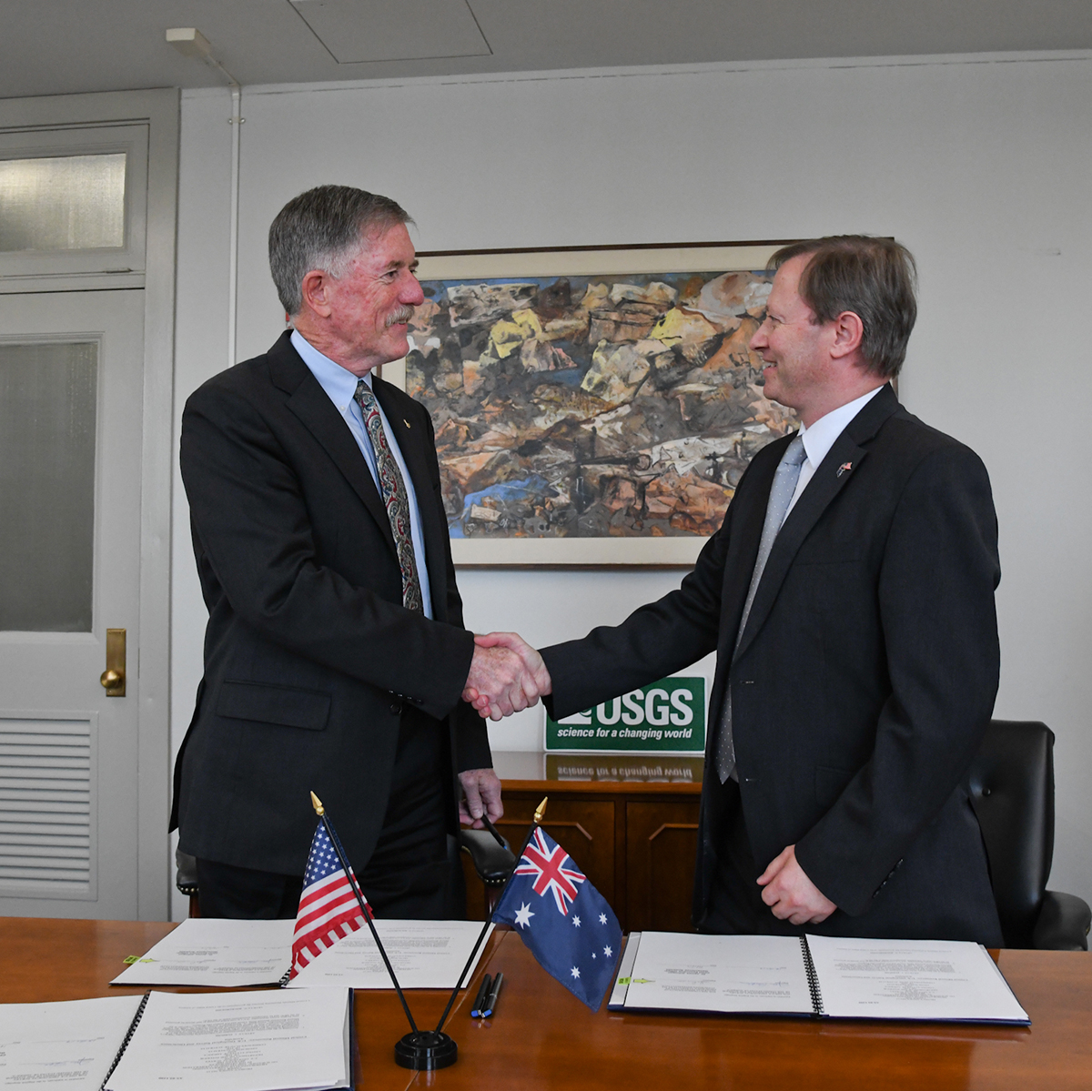 Director of the USGS, Dr Jim Reilly, and Geoscience Australia’s Chief of Resources, Dr Andrew Heap, who signed the agreement.